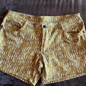 Men's BALL Size 36 Gold/Mustard & White Patterned Shorts.  NEW - Never worn!